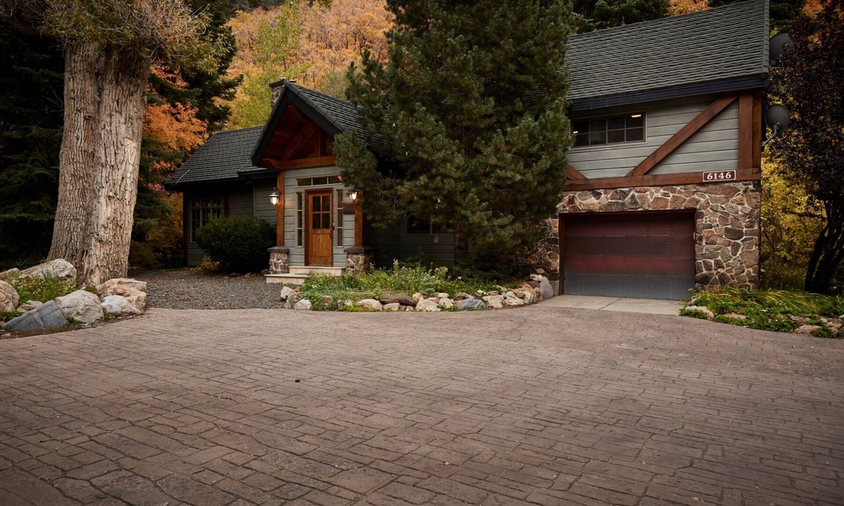 Snowbird Cabin | SnowCapped and SunSplashed In-The-Canyon Retreat: Cabin Home with Hot Tub
