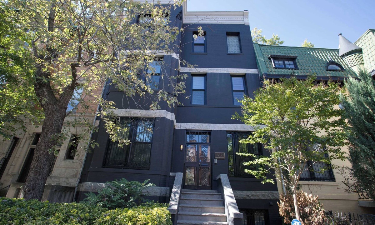 Dupont Circle House | Sojourn's Contemporary Art Gallery Residence