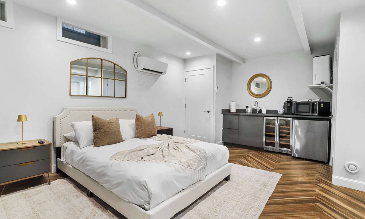 Georgetown Apartment | Sojourn Sleek Georgetown Studio with Patio