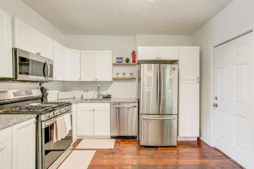 Columbus House | Southern Orchards Zen- 1 Gig WiFi, Full Kitchen, Quiet