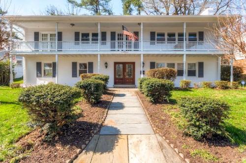 Donaldson Run House | Southern-Style Home w/Luxe Kitchen: 15 Min to DC!