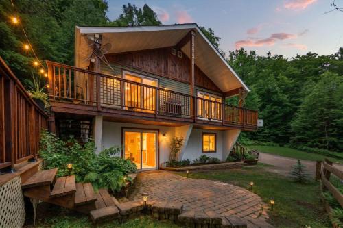 Amherst Ski Chalet | Spa Game room Waterfront - Le Refuge Vert