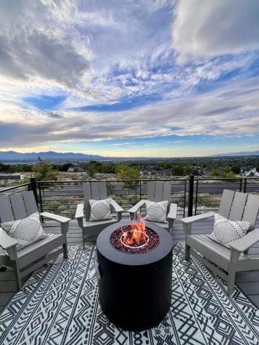 Draper House | Spa Sauna Escape Sweeping Valley Views 6BR