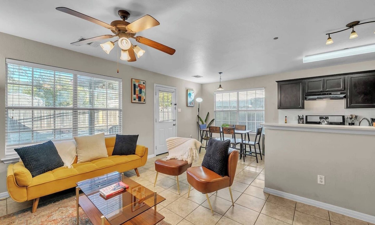 Franklin Park House | Spacious 3BR, 2.5BA |Central Austin| Pet Friendly