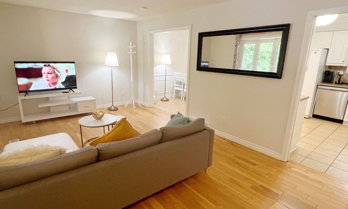 London House | Spacious 3BR/2BA Home near Western University & Downtown Free Parking