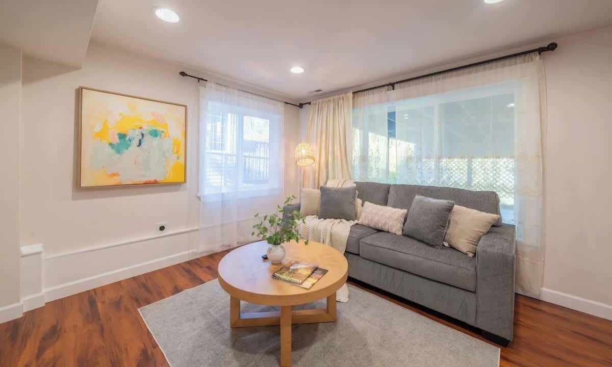 Matthews Beach House | Spacious 4b2b house/Partial lake views/Backyard