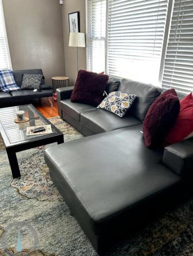 Columbus House | Spacious 4BR Close to Airport for Work and Families