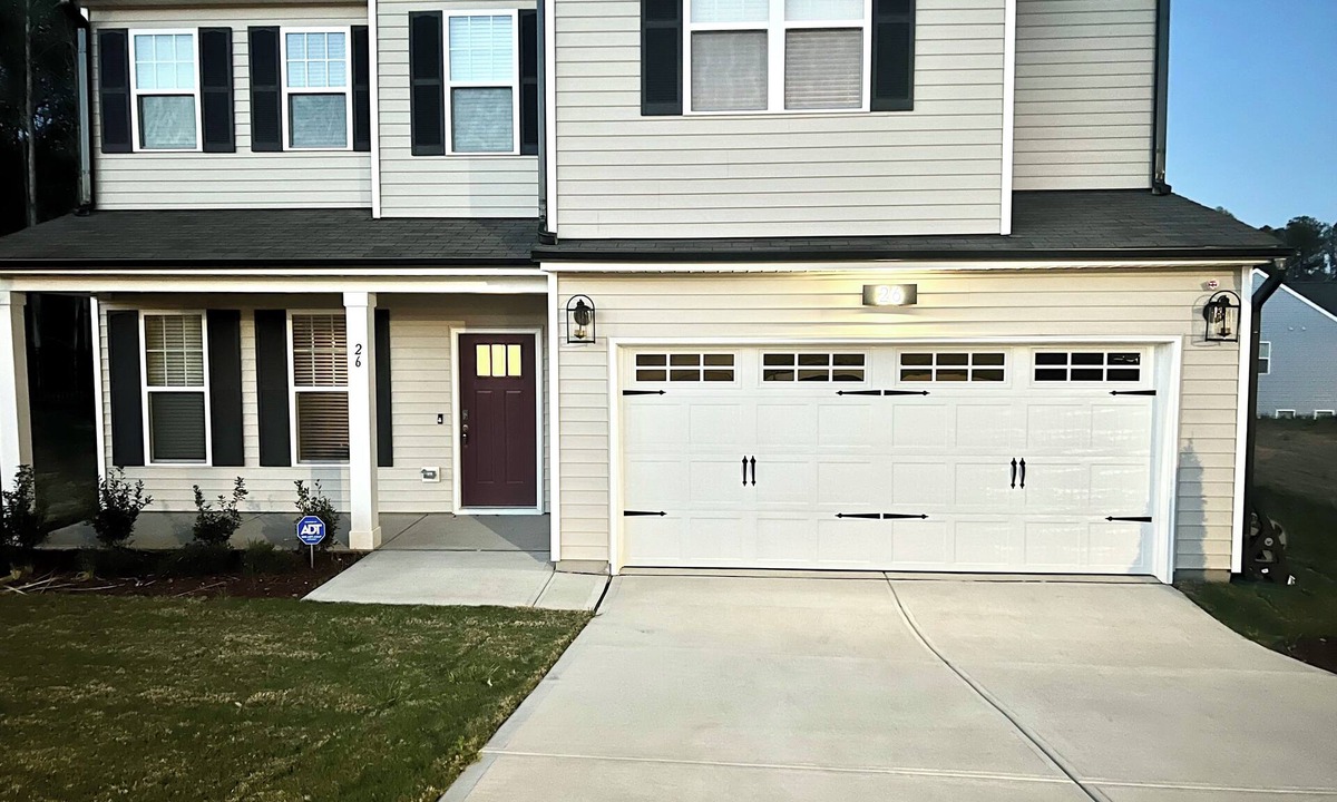 Clayton House | Spacious 5-bedroom house in serene Clayton with, fitness room, WiFi, Pool Access