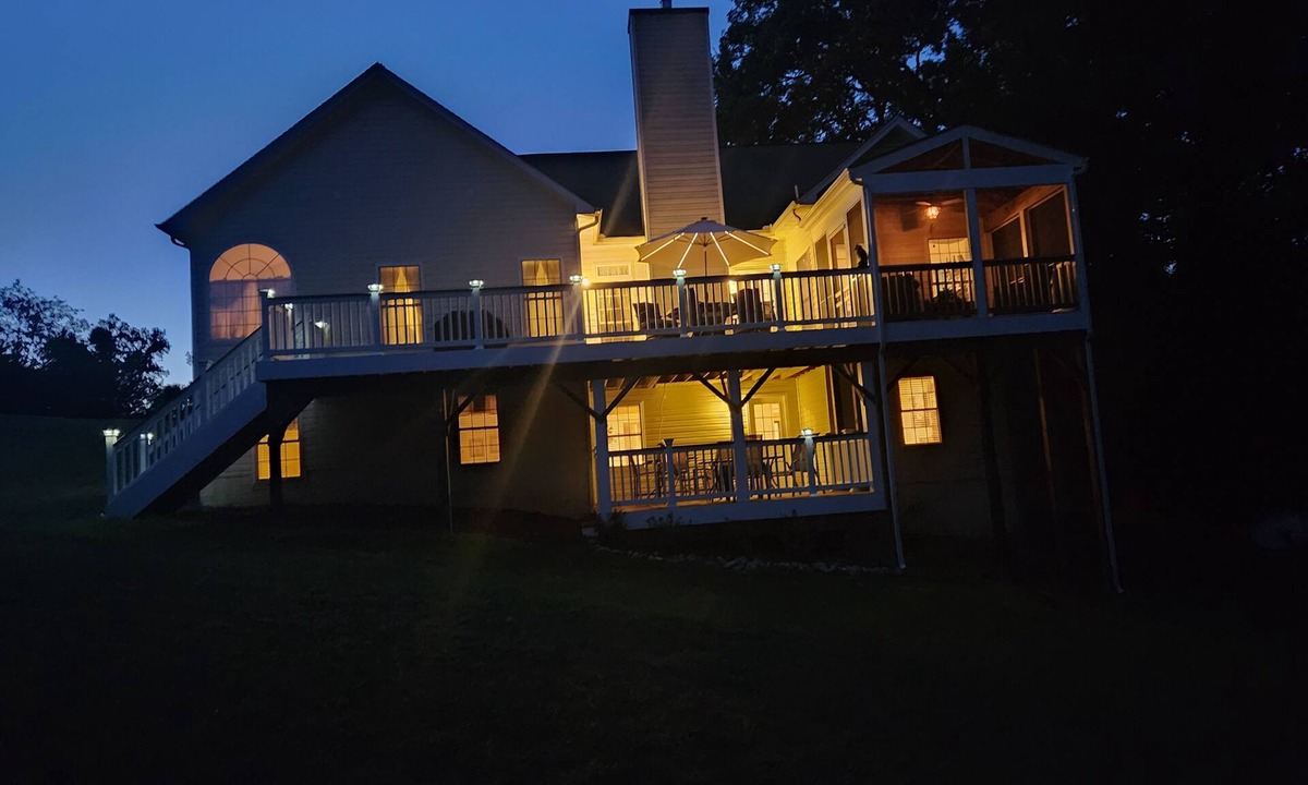 Mineral House | Spacious 5-bedroom house with kitchen and deck on both levels.