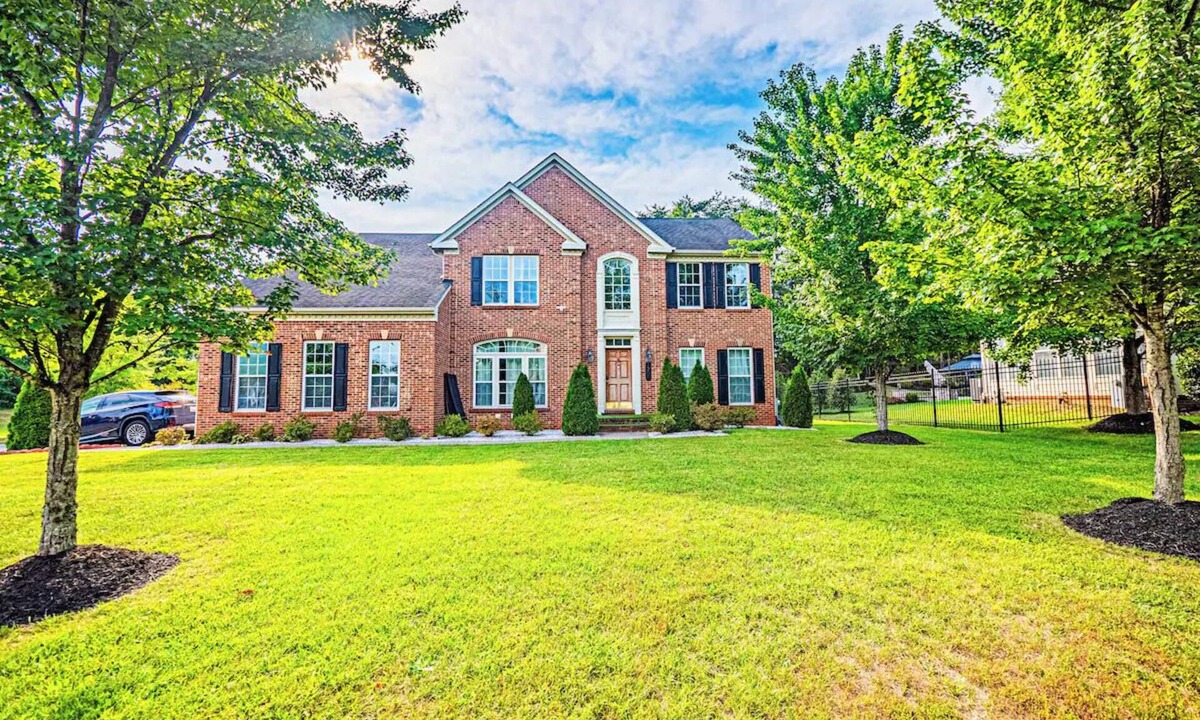 Montpelier Bed & Breakfast | Spacious 5BR Retreat Near DC with Private Gym - Perfect for Group Getaway