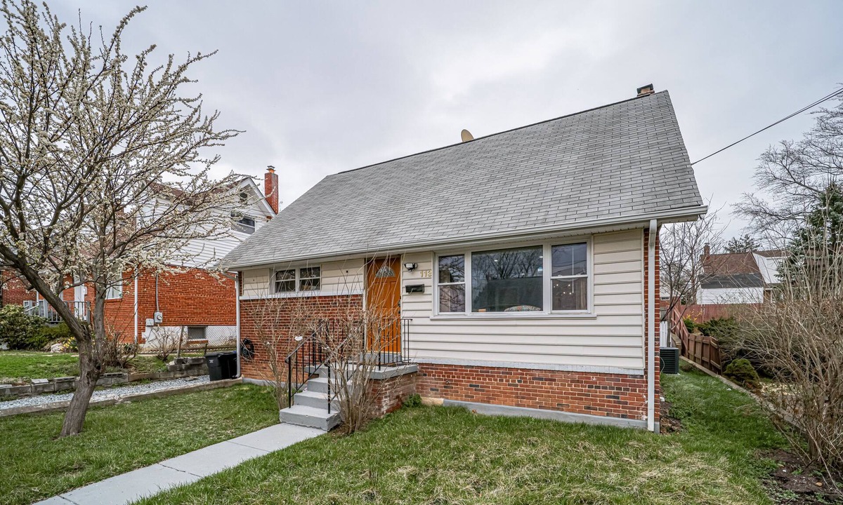 Seminary Hill House | Spacious 6-bedroom house in perfect Alexandria with EV Charger and Office space