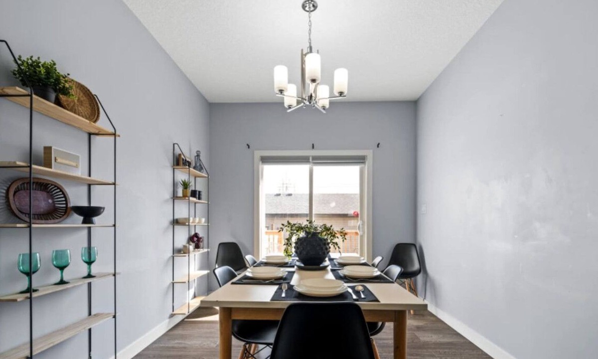 North Central Edmonton House | Spacious 6BR Near Rogers & Stadium | Garage | Yard