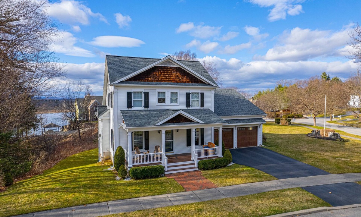 Saratoga Springs House | Spacious and Inviting Lake View Home