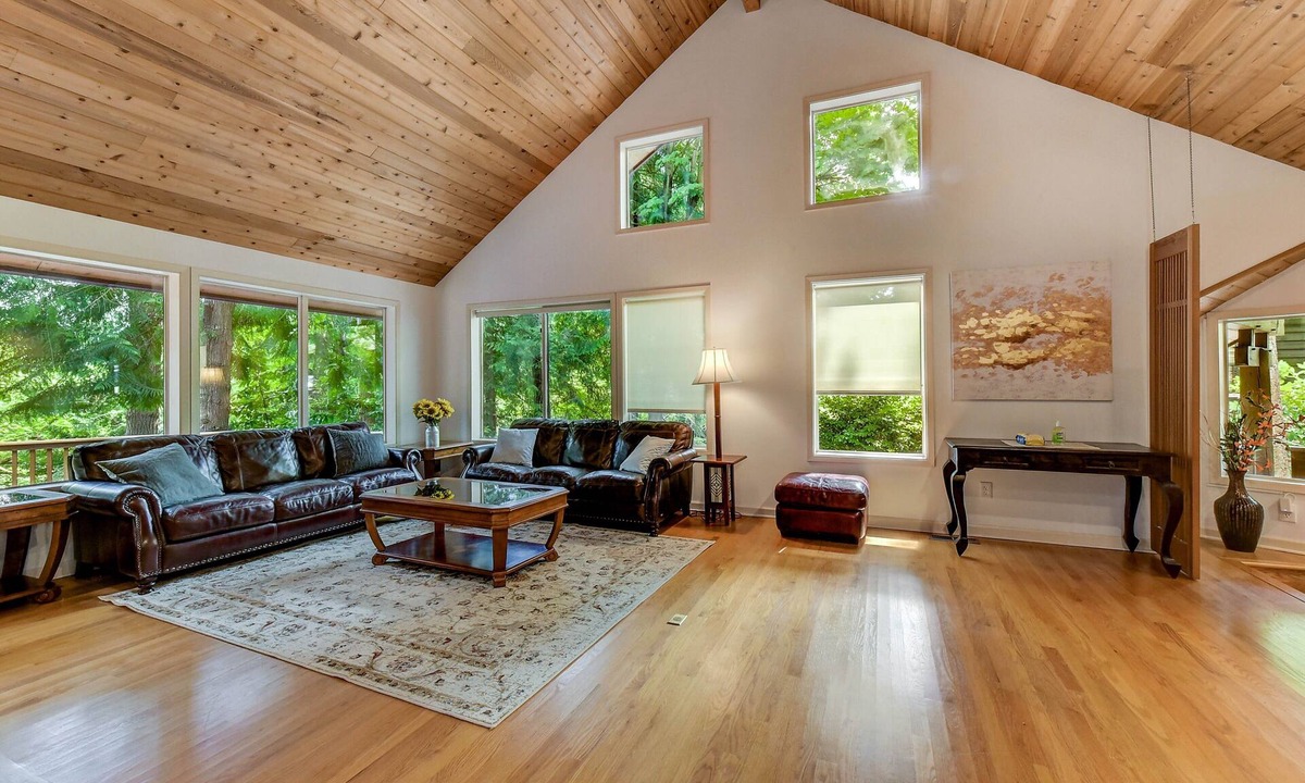 Cedar Heights House | Spacious Cabin with Hot Tub, Sauna, AC, Loft, King bed, Free Parking