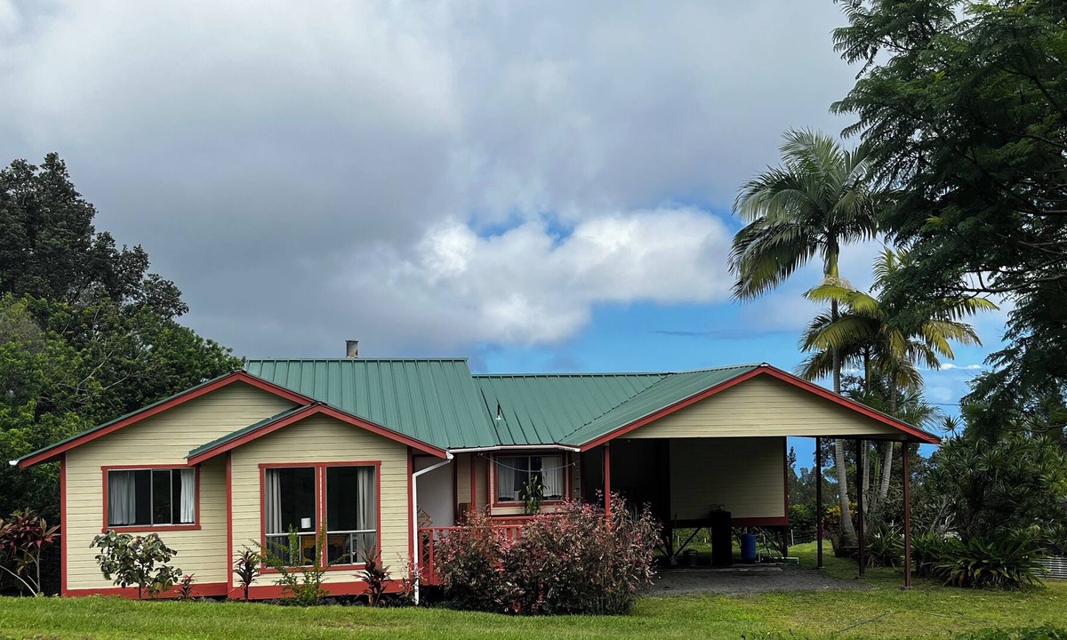 Papa House | Spacious charming private cottage on tropical Coffee Farm with ocean views