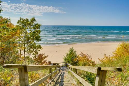 Muskegon House | Spacious Cottage on Lake Michigan: Stunning Views!