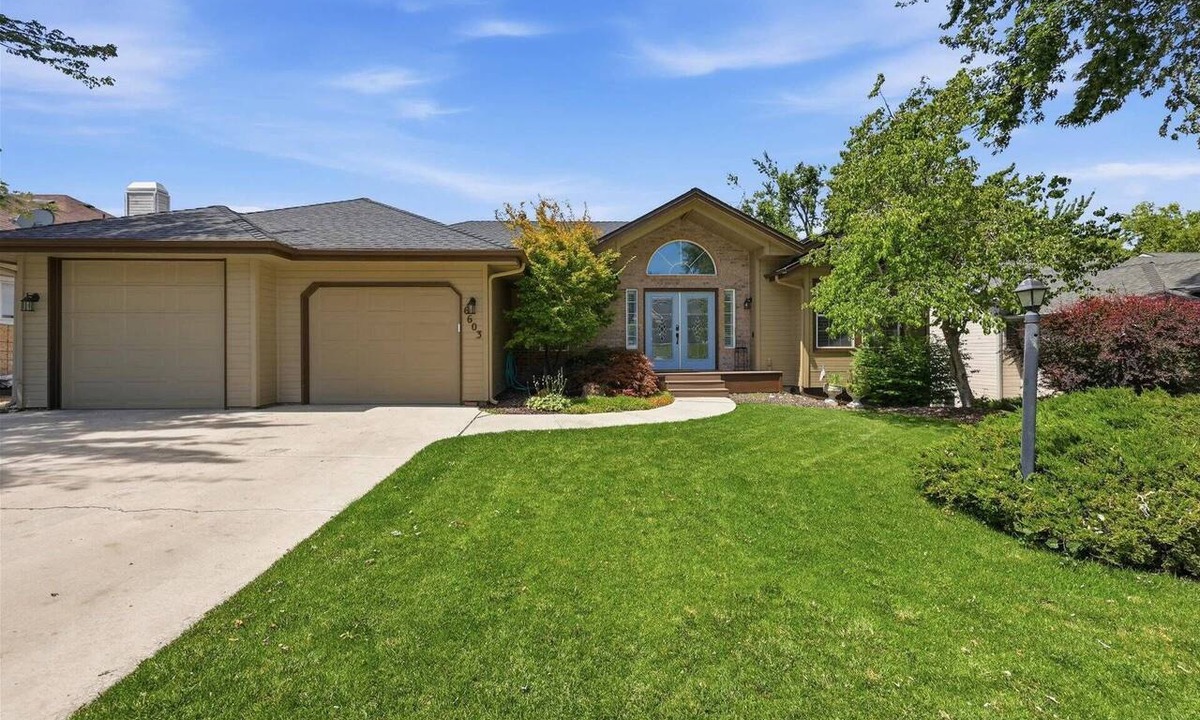 Garden City House | Spacious Foothills Retreat | Sleeps 10 | Horizon Views | Ping Pong | Gym Space | Minutes to Downtown