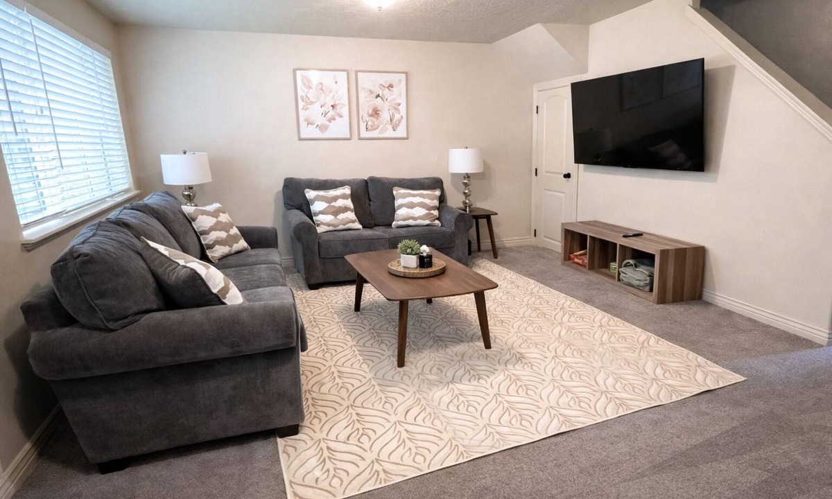 Springville House | Spacious fully loaded 4-bedroom townhome sleeps 12 freeway access next to BYU