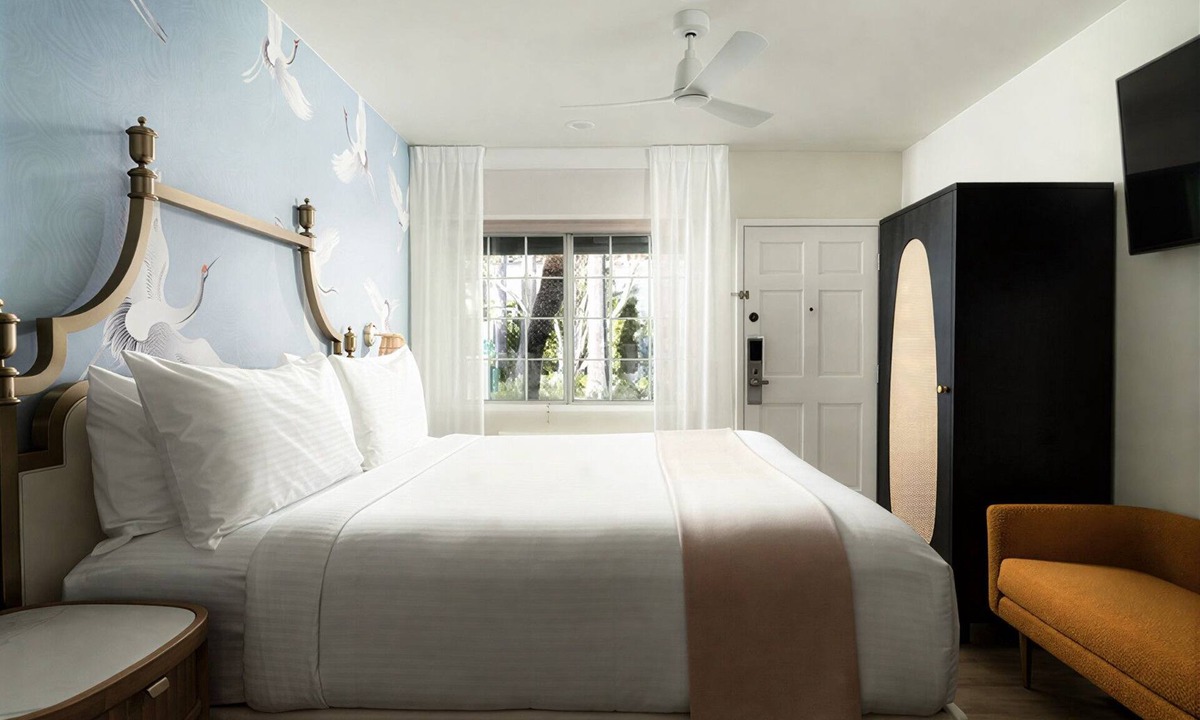 West Beach Hotel | Spacious King Unit w/Outdoor Pool, Firepits, Bikes & Gym Access! Pets Welcome!