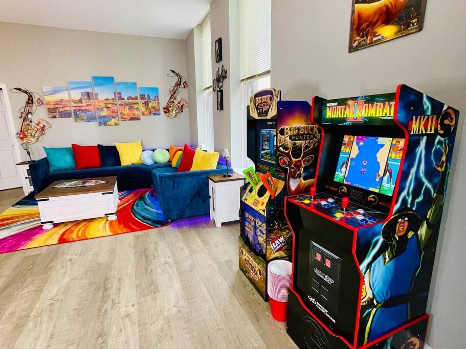 Downtown Memphis Apartment | Spacious Loft Overlooking Downtown