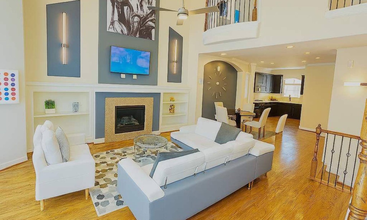 Woodlake - Briar Meadow House | Spacious & Luxurious | 4 Beds 2.5 Bath w/Jacuzzi