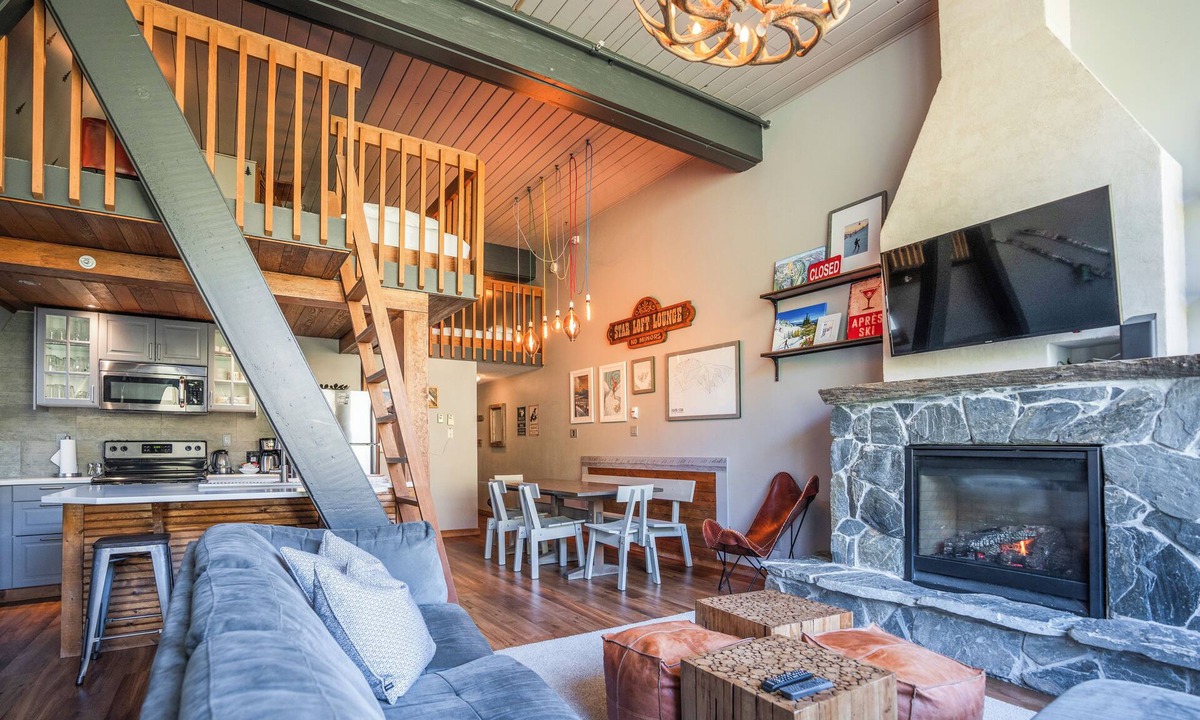 Silver Star Mountain Hotel | Spacious Mountain Retreat w/Hot Tub & Beautiful Loft! – Perfect for small groups!