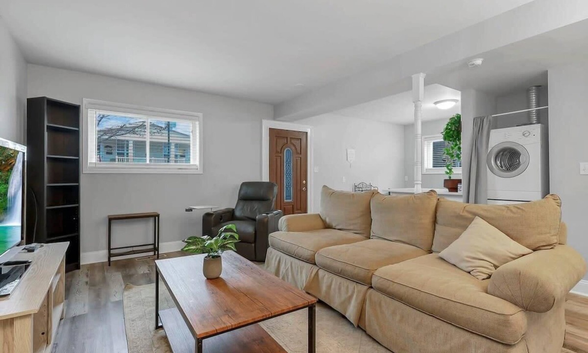 Downtown Columbus Apartment | Spacious Retreat - 3 BR + Parking- German Village
