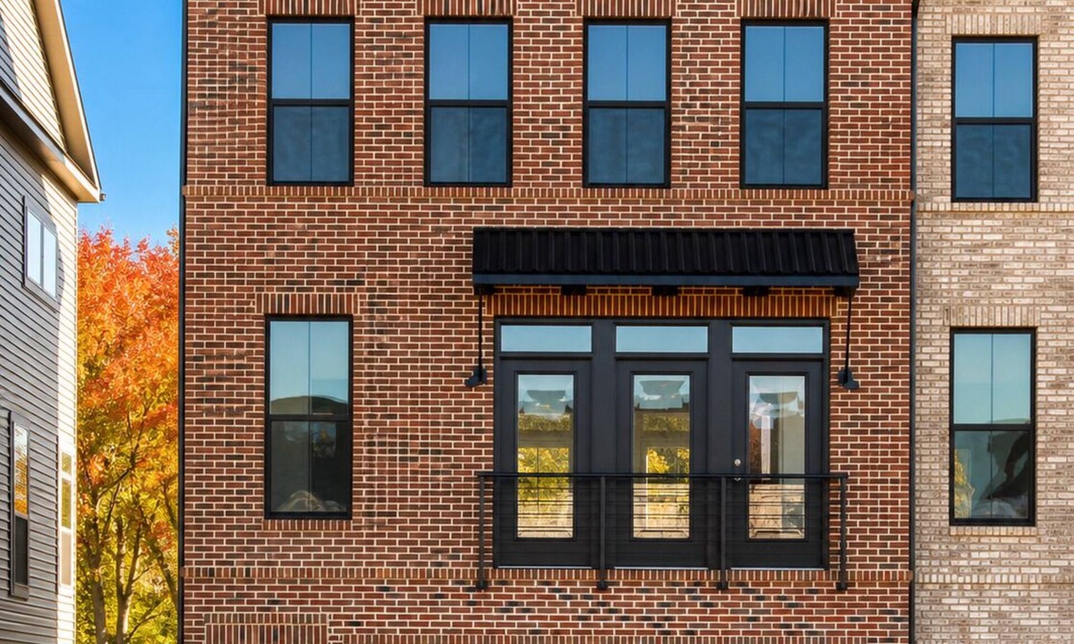 Chantilly House | Spectacular 4 bed/3.5 Bath Chantilly/Northern Virginia Townhouse