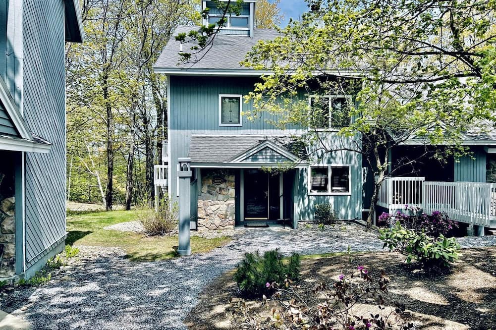 Stratton Mountain Cottage | Spectacular Cottage with Swimming Pool and Foosball in Stratton, Vermont