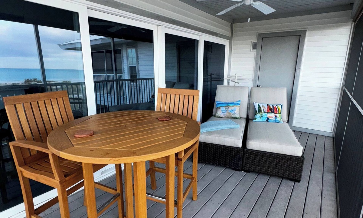 Palm Island Villa | Spectacular Sunset Views from this Comfortable Island Villa A3124A