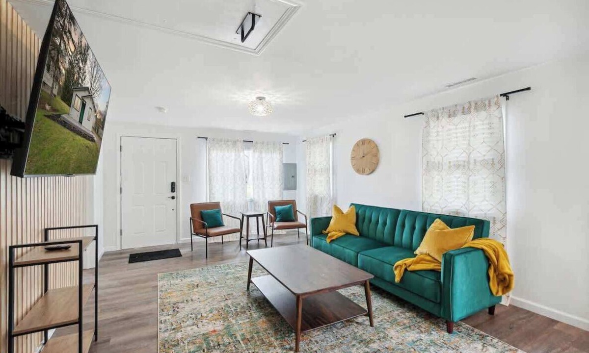 Waverly House | Splash of Sunshine | 2 Bed 1 Bath