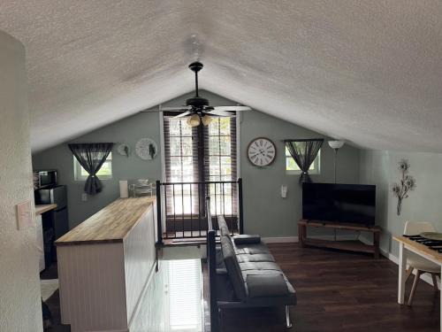 Satsuma Apartment | St Johns River Studio Apartment