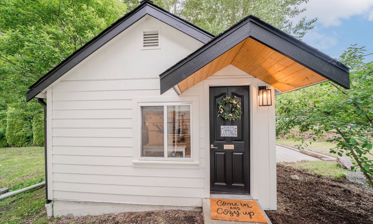 North Rose Hill Cottage | Stay at Lake Forbes Cottage, Your Home Away from Home
