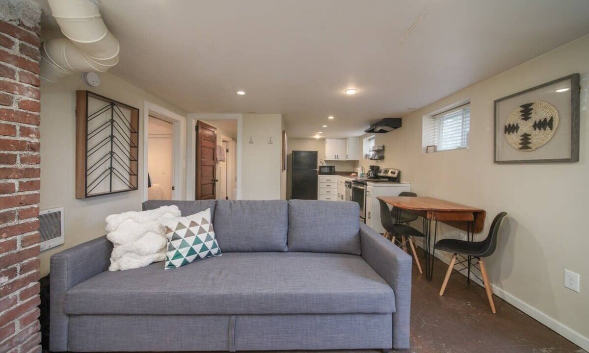 Richmond House | #StayinMyDistrict Pendelton Place Walk to Mt Tabor