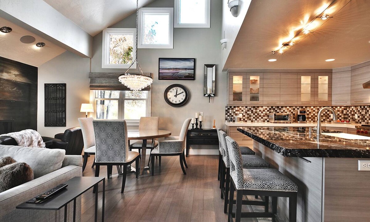 North Park City Condo | STEPS 2 UPGRADED LIFTS, FREE BUS 2 MAIN ST., DESIGNER INTERIOR, GOURMET KITCHEN
