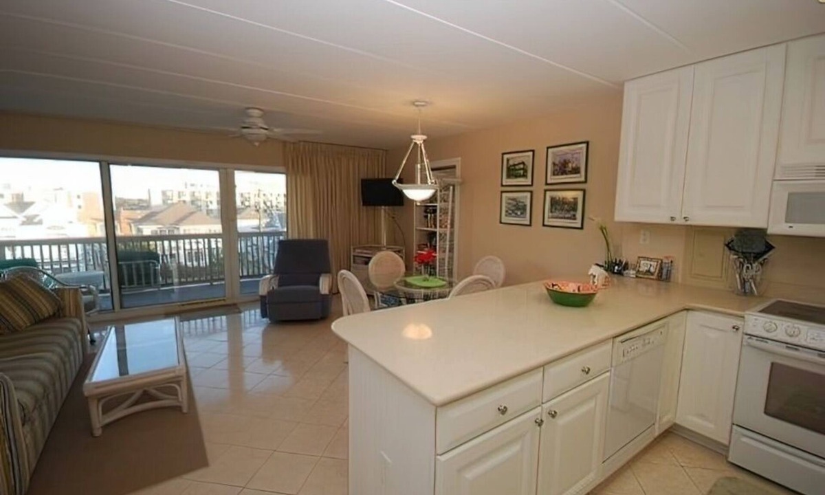 Rehoboth Beach Condo | Steps to Boardwalk & Ocean!