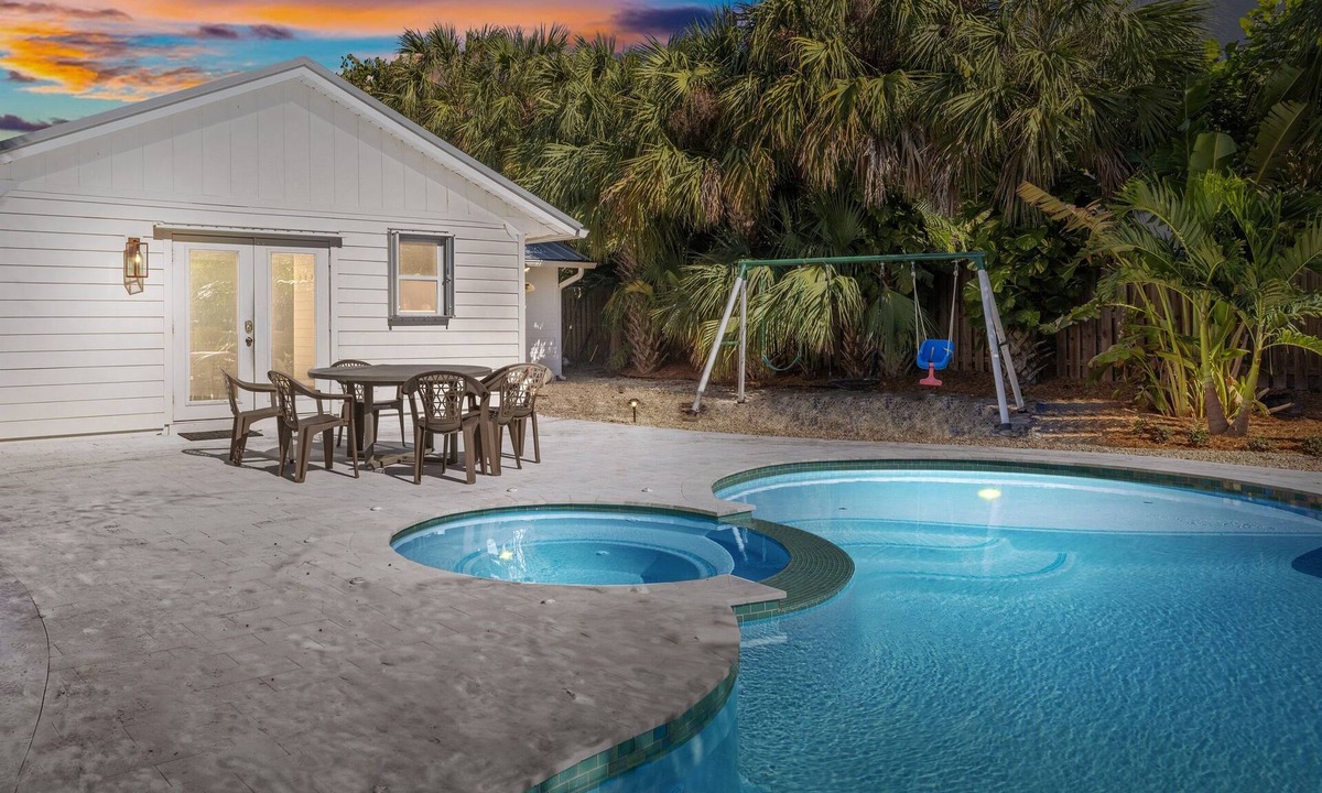 Summerplace House | Steps To Private Beach - East of A1A -Dog Friendly