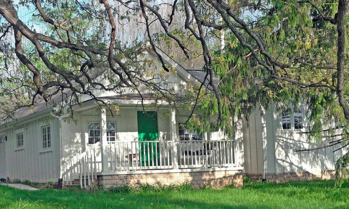 Granville Cottage | Stobbs Cottage - Granville Area Cottage with Generous Amenities.