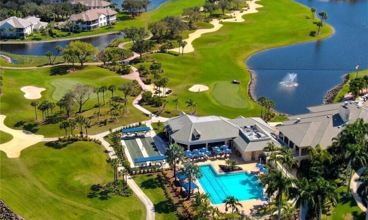 Stoneybrook Condo | Stoneybrook - Second Floor Condo overlooking the Green