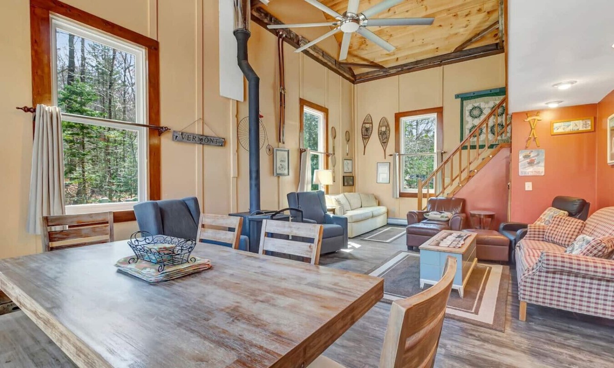 Jamaica House | Stratton; 6 min. King beds. Pool Table. Wood Stove. Dog friendly
