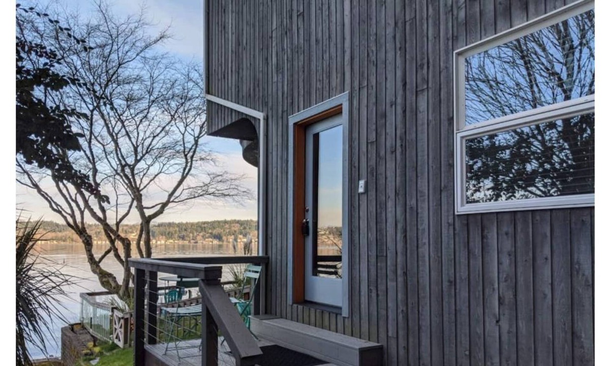 East Lake Hills Apartment | Studio Rm/Waterfront/Seattle/Bellevue