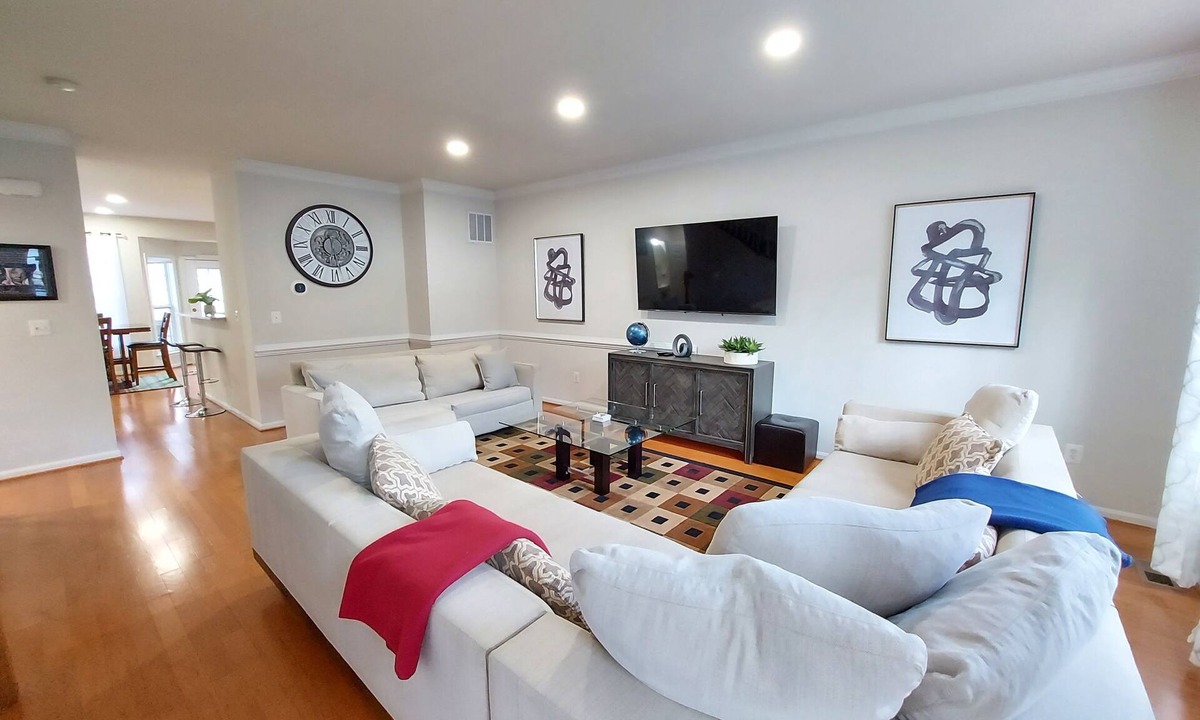 Stafford House | Stunning 2400 Sqft. 4 BR, 3.5 BT in the most convenient location to Quantico
