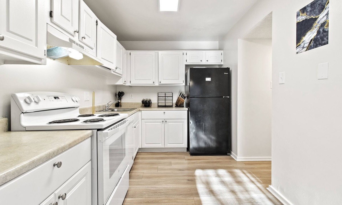 Germantown House | Stunning 3-bedroom townhouse with a beautiful backyard Luxury stay