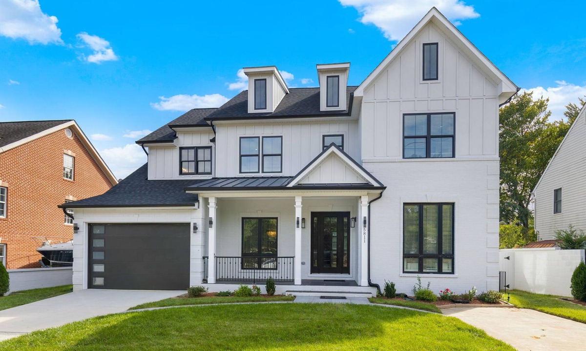 Baileys Crossroads House | Stunning 6-bedroom house in Falls Church-Luxury Awaits!