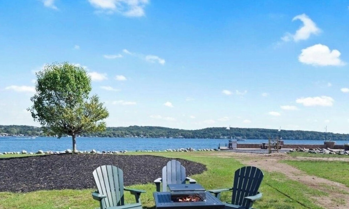 Saratoga Springs House | Stunning townhome just a short walk from Saratoga Lake & resort like amenities!