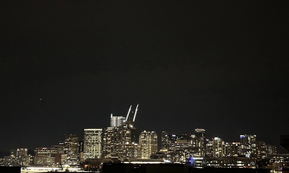 Wilburton Apartment | Stylish 2BR: City Views, Dual Workspaces & Gym Access