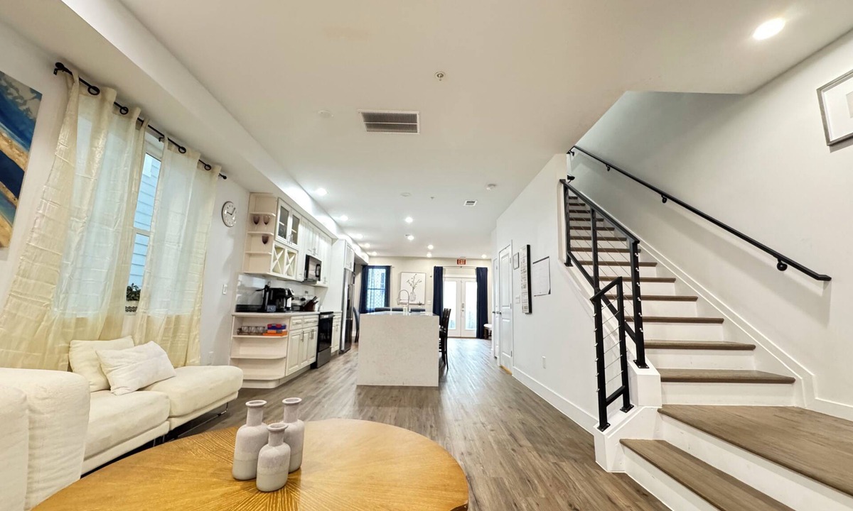 Washington House | Stylish 4BR-5Beds Entire House with Parking in DC