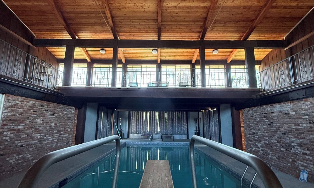 Williams House | Stylish 60s home with INDOOR POOL on 2 acres