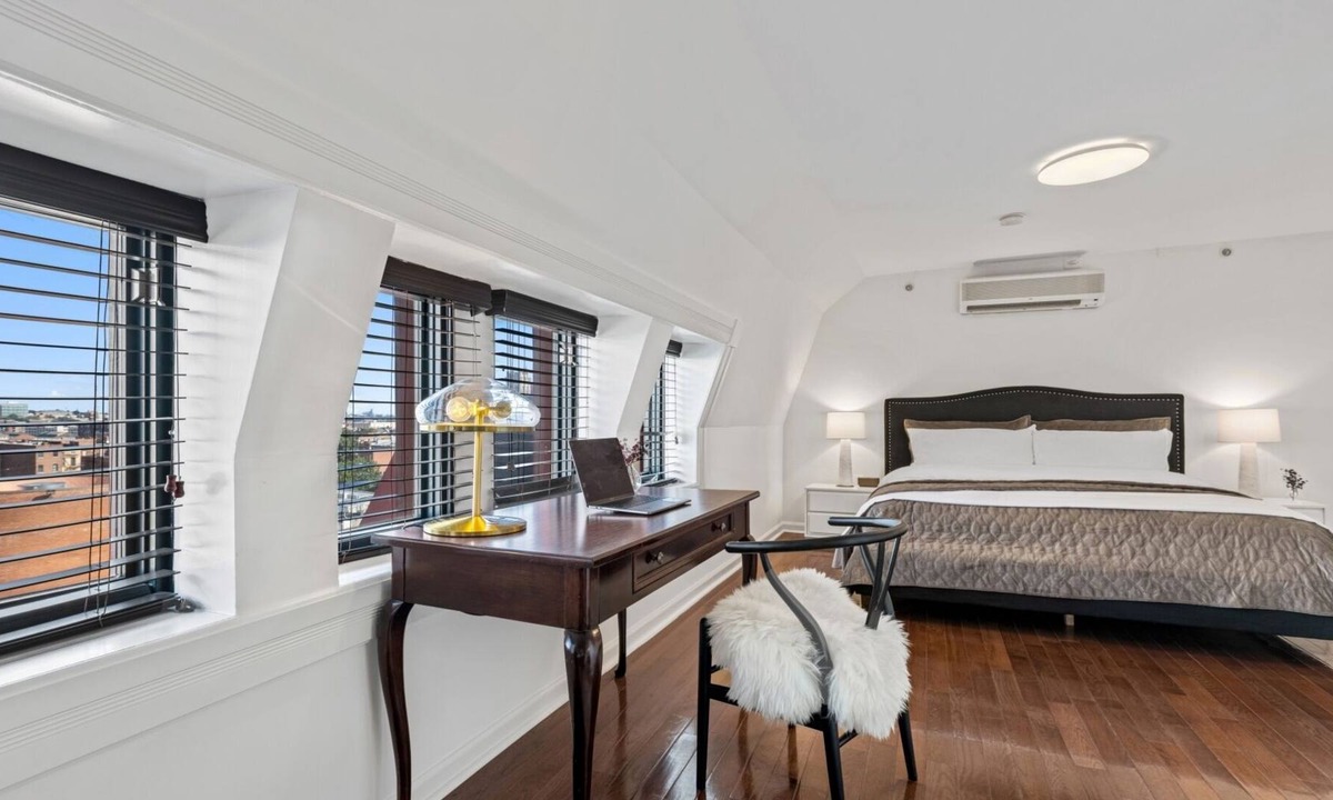 Mount Vernon House | Stylish King Studio in Historic Mt. Vernon