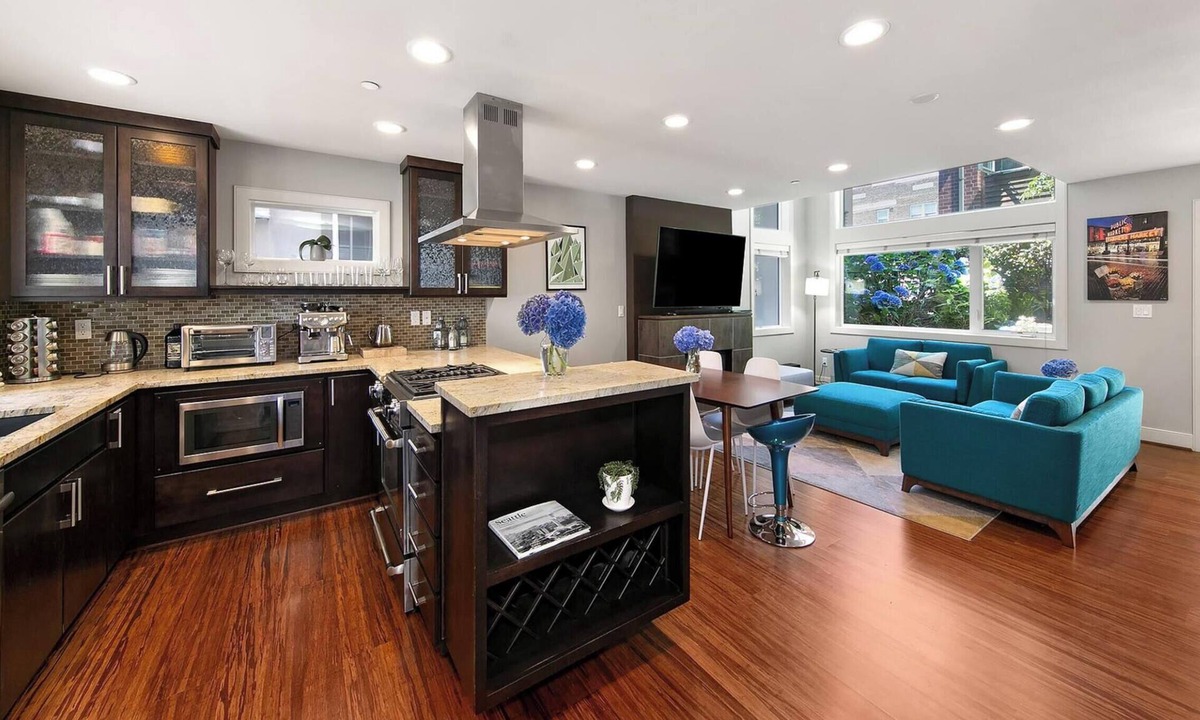 Lower Queen Anne House | Stylish Queen Anne townhouse with rooftop deck, secure parking, walk score 94!